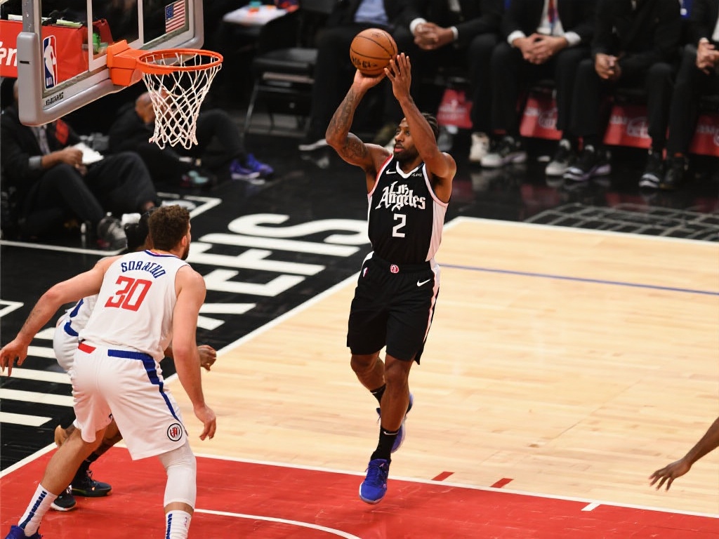 伦纳德借祖巴茨掩护三分轰28分统领全场 在这一关键回合中,祖巴茨为伦纳德提供了一