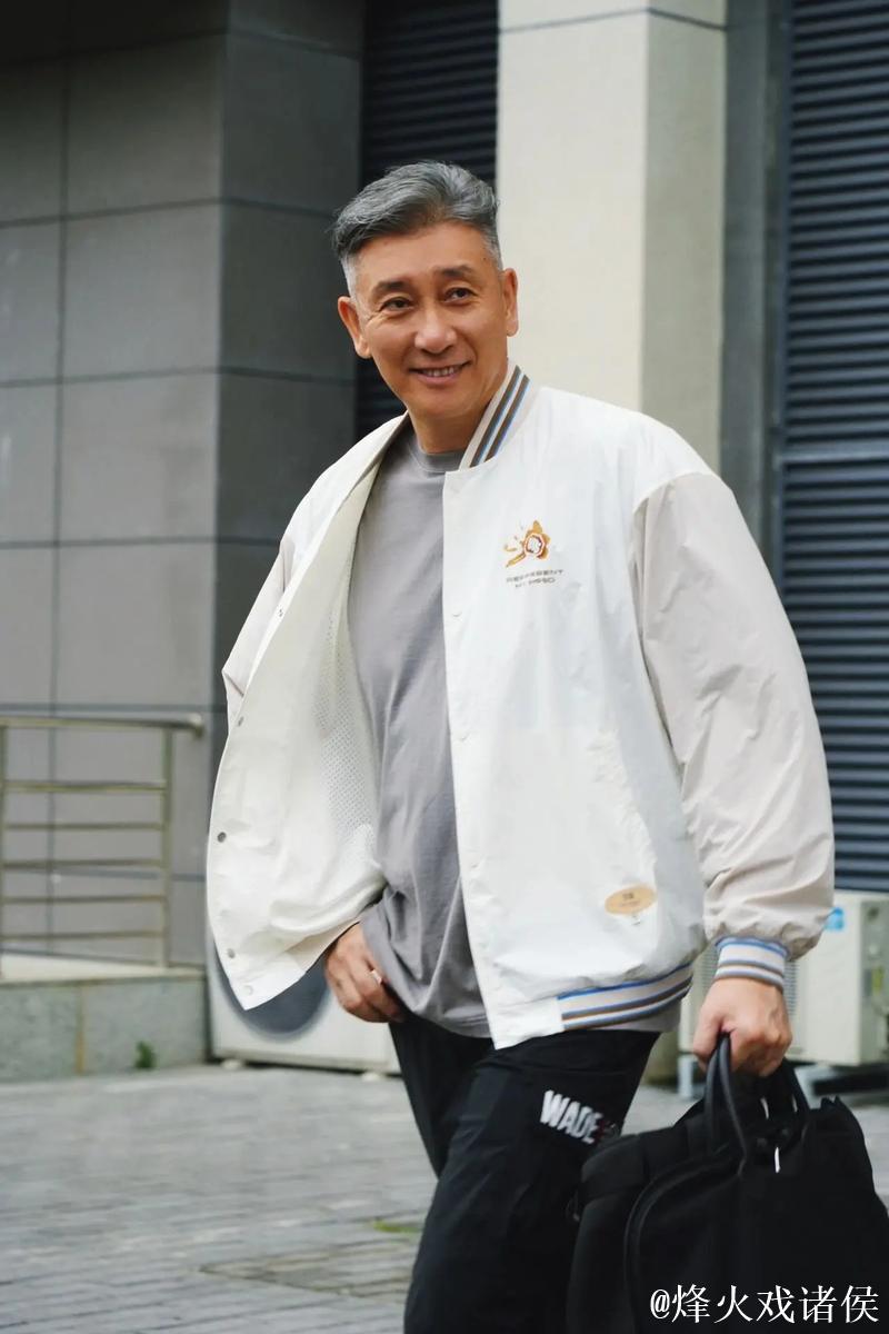 深圳男篮分享明日比赛海报:球队将于明日迎战青岛男篮 深圳男篮分享明日比赛海报:球队将于明日迎战青岛男篮